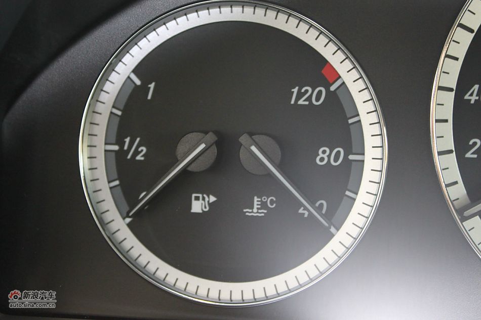 奔驰C180K经典型内饰