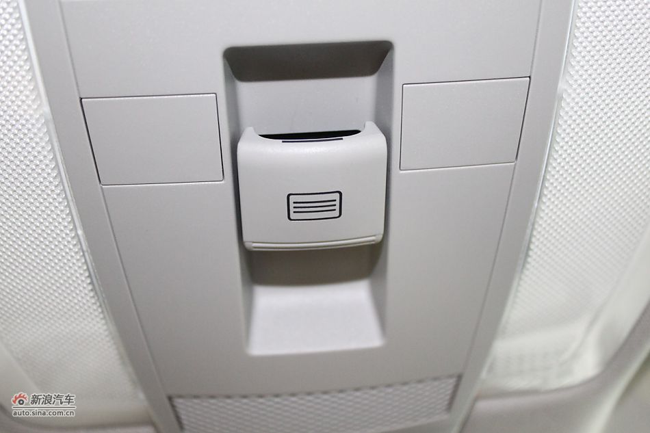 奔驰C180K经典型内饰