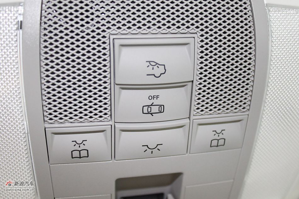 奔驰C180K经典型内饰