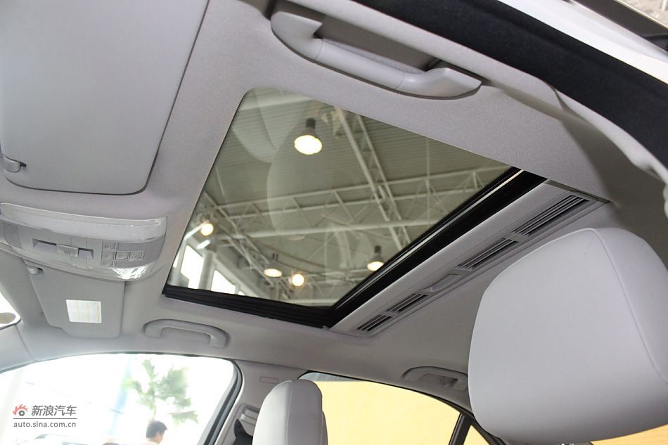 奔驰C180K经典型内饰