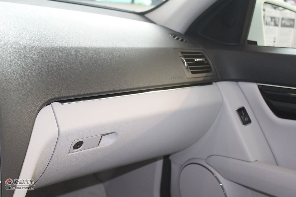 奔驰C180K经典型内饰