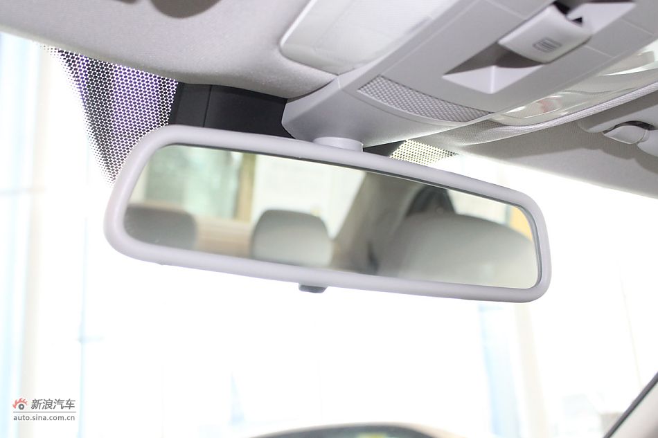 奔驰C180K经典型内饰