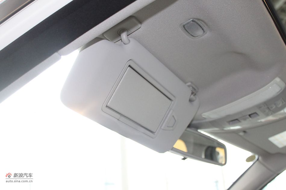 奔驰C180K经典型内饰