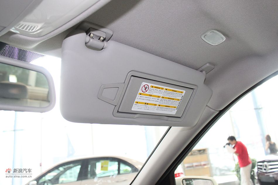 奔驰C180K经典型内饰