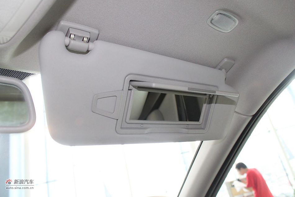 奔驰C180K经典型内饰