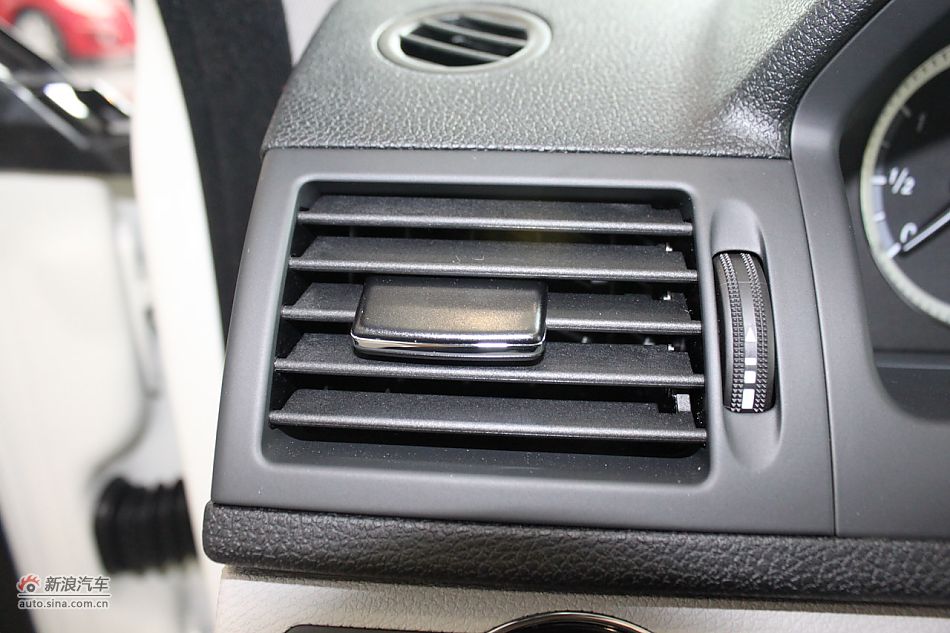 奔驰C180K经典型内饰