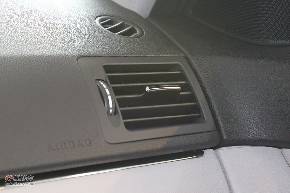 奔驰C180K经典型内饰