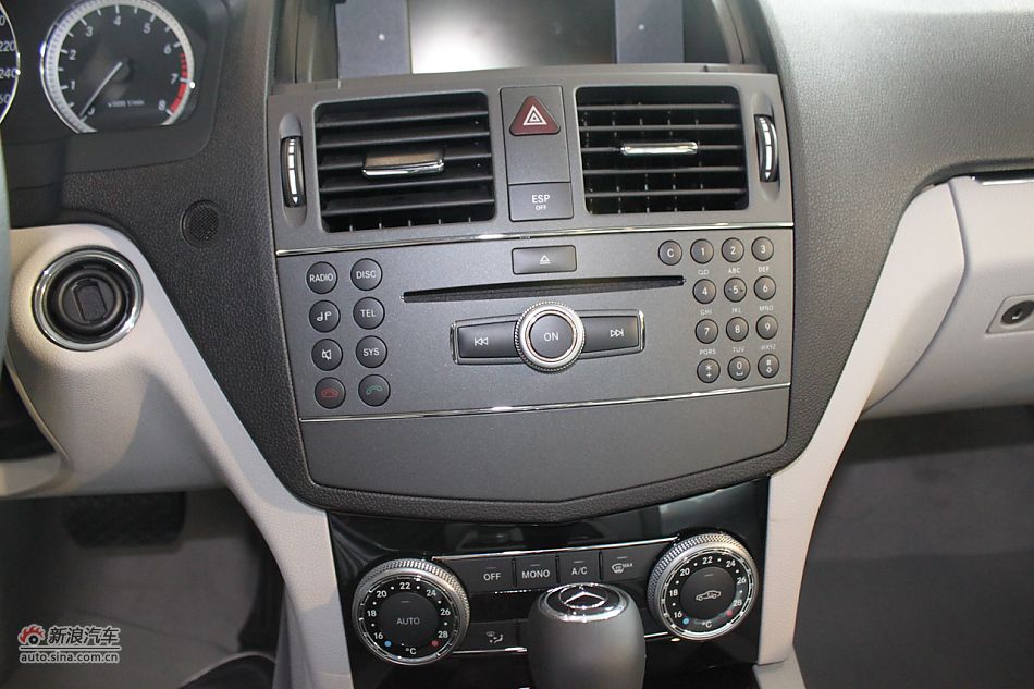 奔驰C180K经典型内饰
