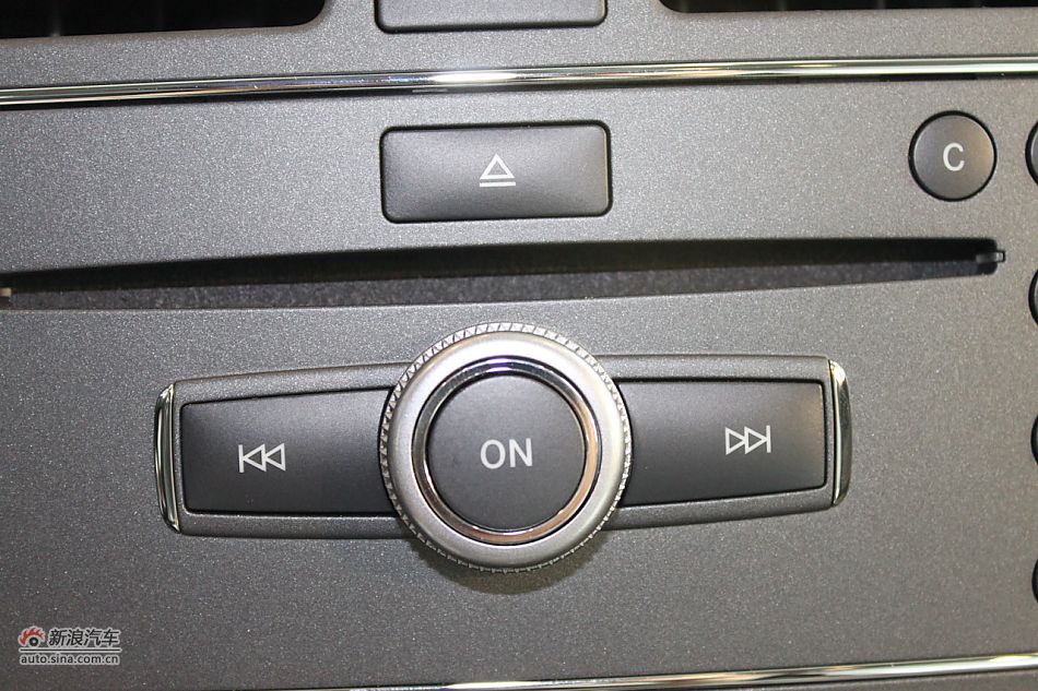 奔驰C180K经典型内饰