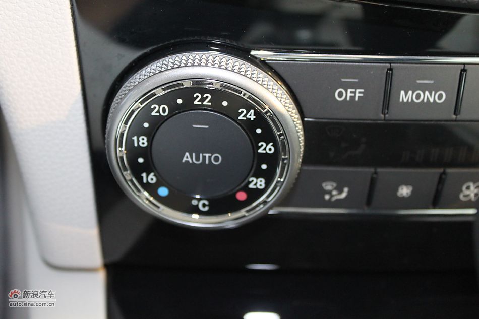 奔驰C180K经典型内饰