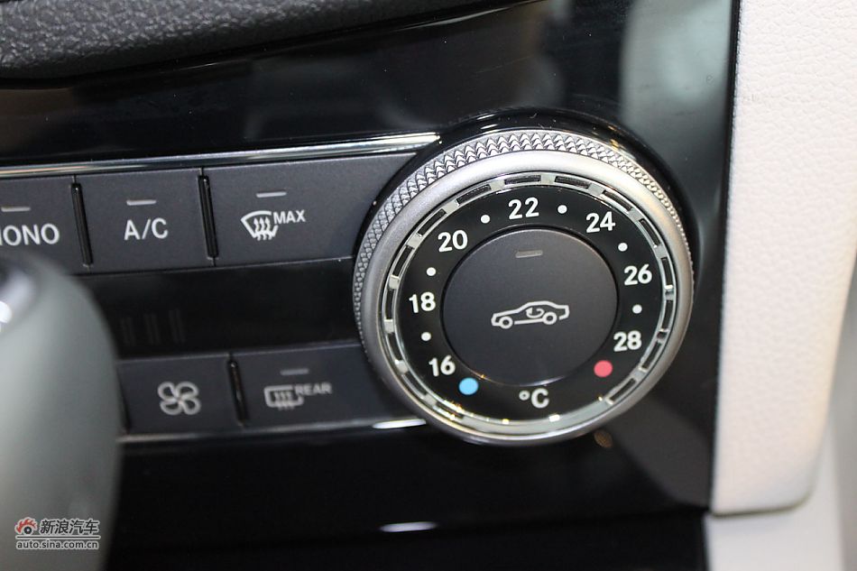 奔驰C180K经典型内饰