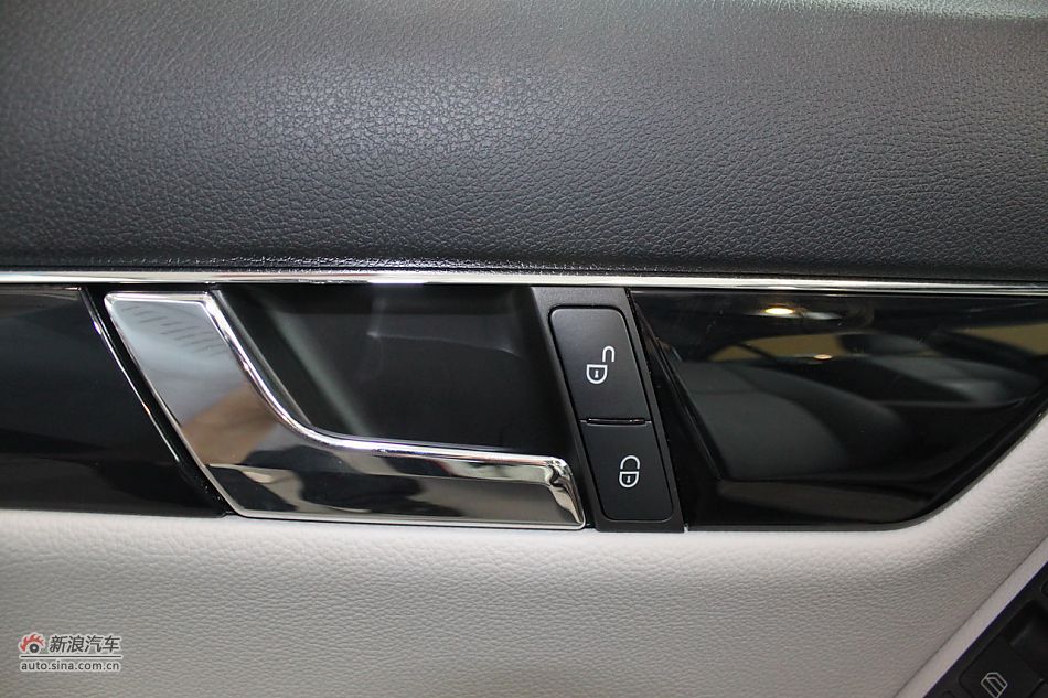 奔驰C180K经典型内饰