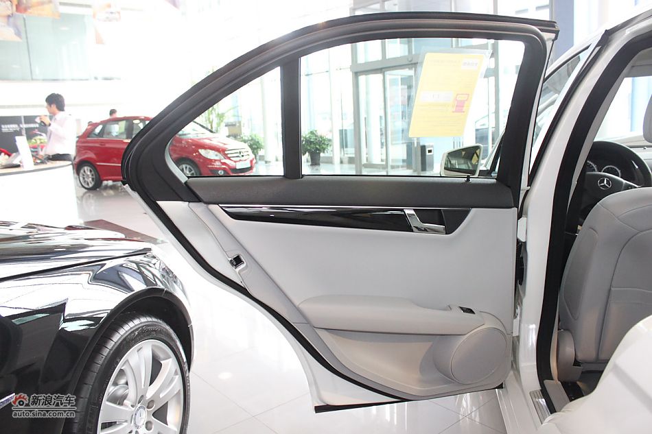 奔驰C180K经典型内饰