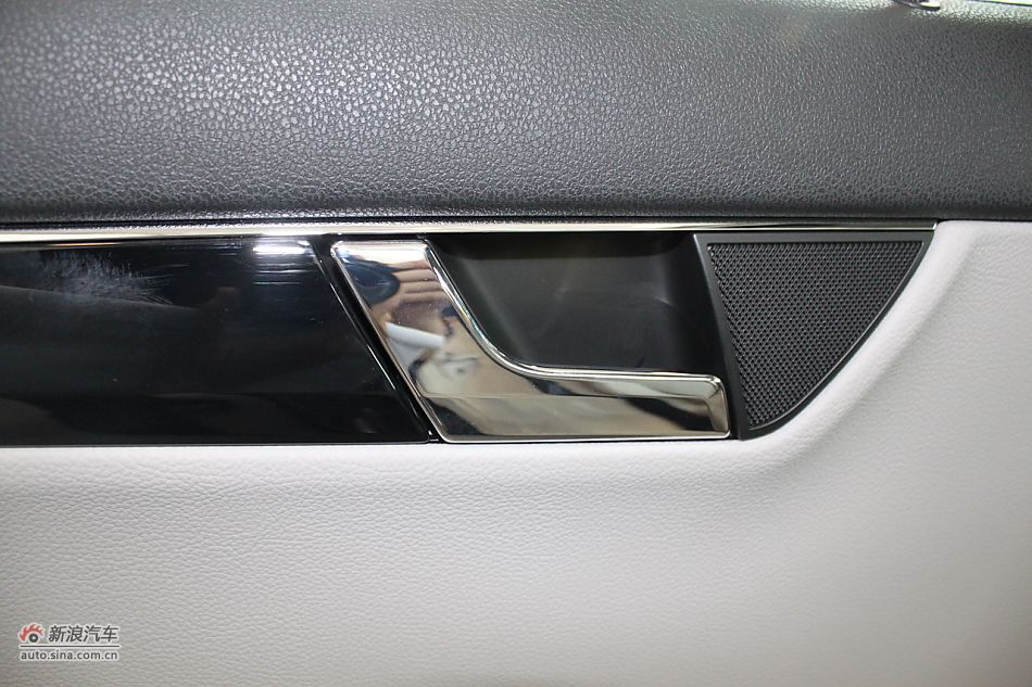 奔驰C180K经典型内饰