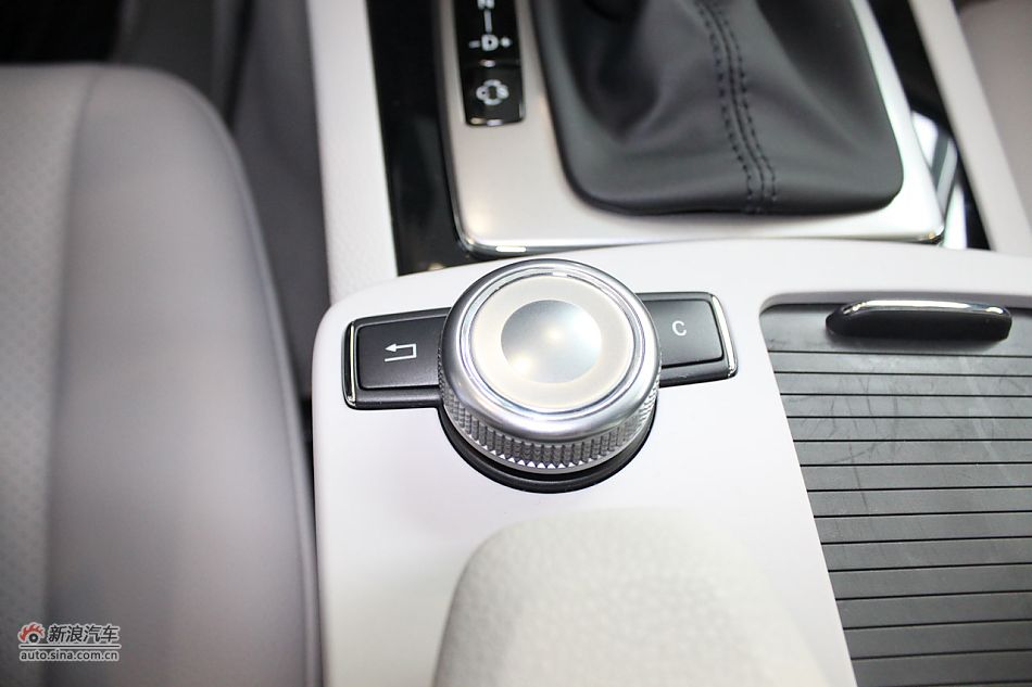 奔驰C180K经典型内饰