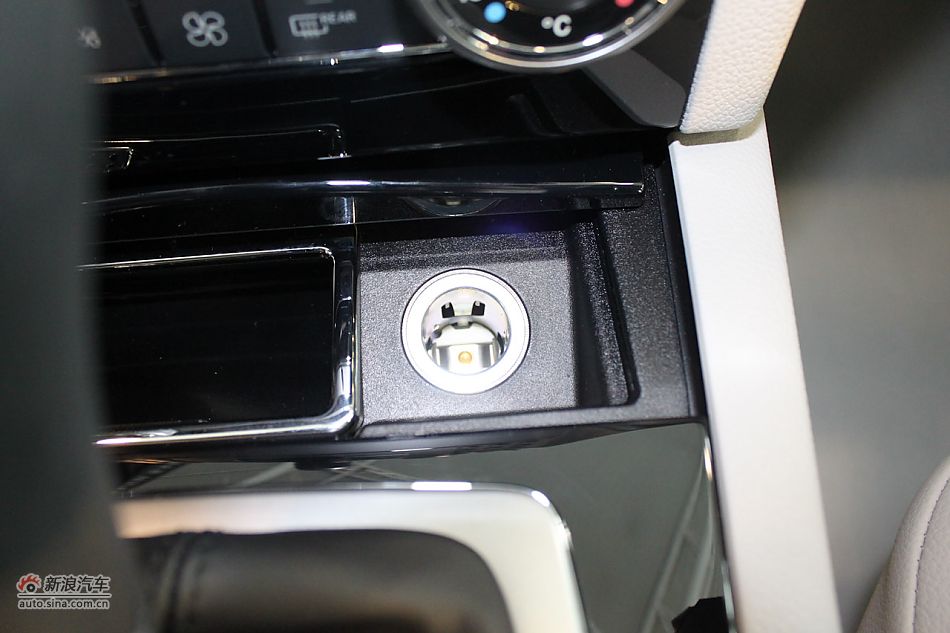 奔驰C180K经典型内饰