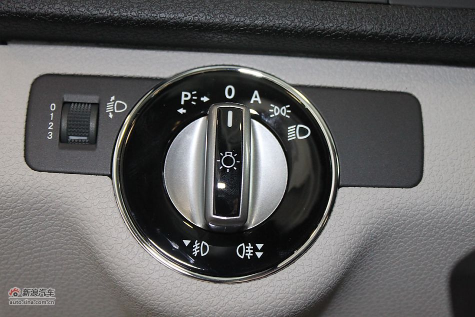 奔驰C180K经典型内饰