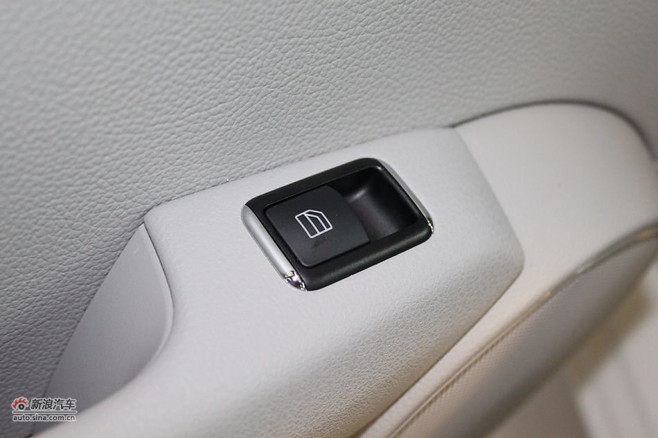 奔驰C180K经典型内饰