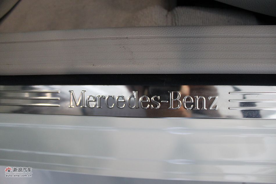 奔驰C180K经典型内饰