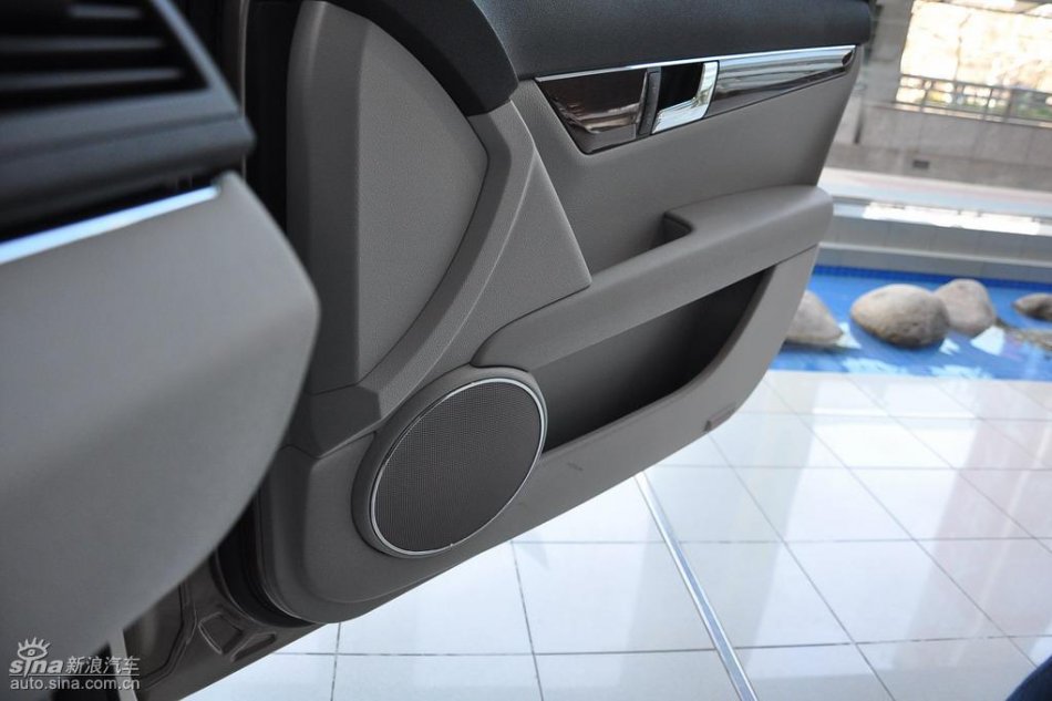 全新奔驰C级店内实拍图