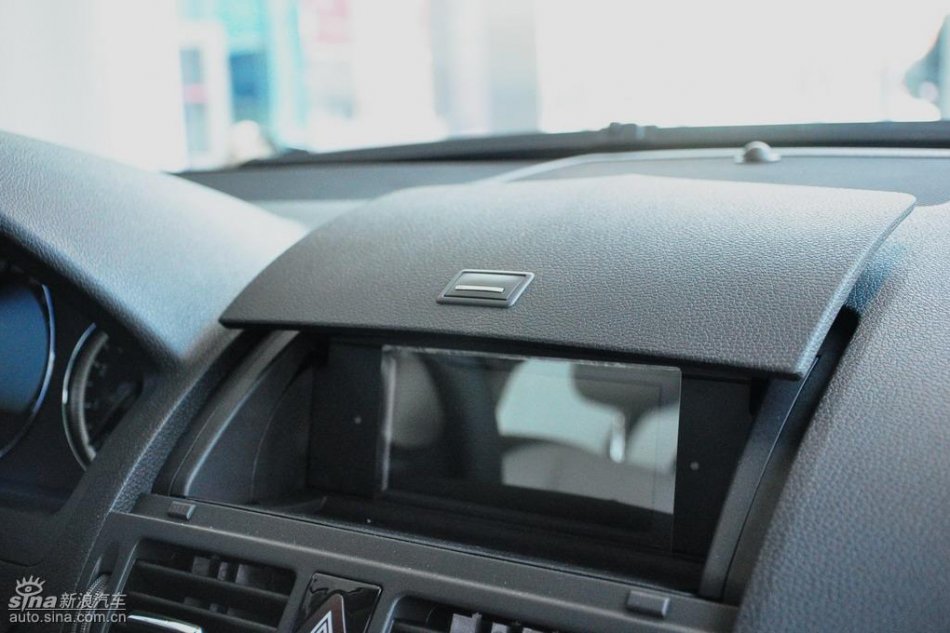 全新奔驰C级店内实拍图