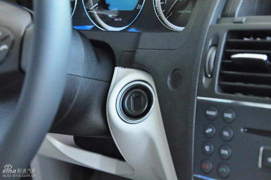 全新奔驰C级店内实拍图