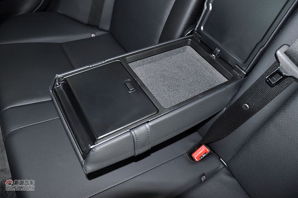 2011款奔驰C级高清到店实拍