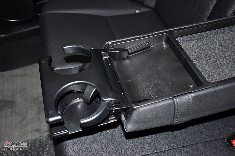 2011款奔驰C级高清到店实拍