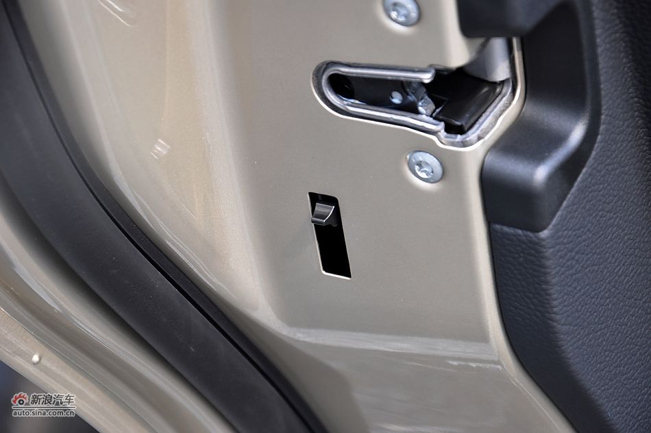 2011款奔驰C级高清到店实拍