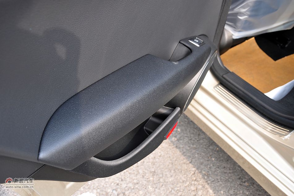 2011款奔驰C级高清到店实拍