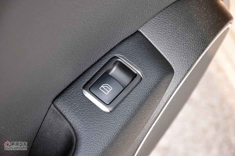 2011款奔驰C级高清到店实拍