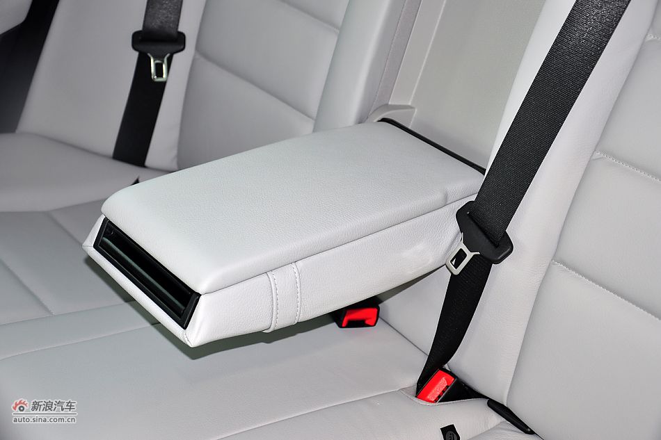 2011款奔驰C级高清到店实拍