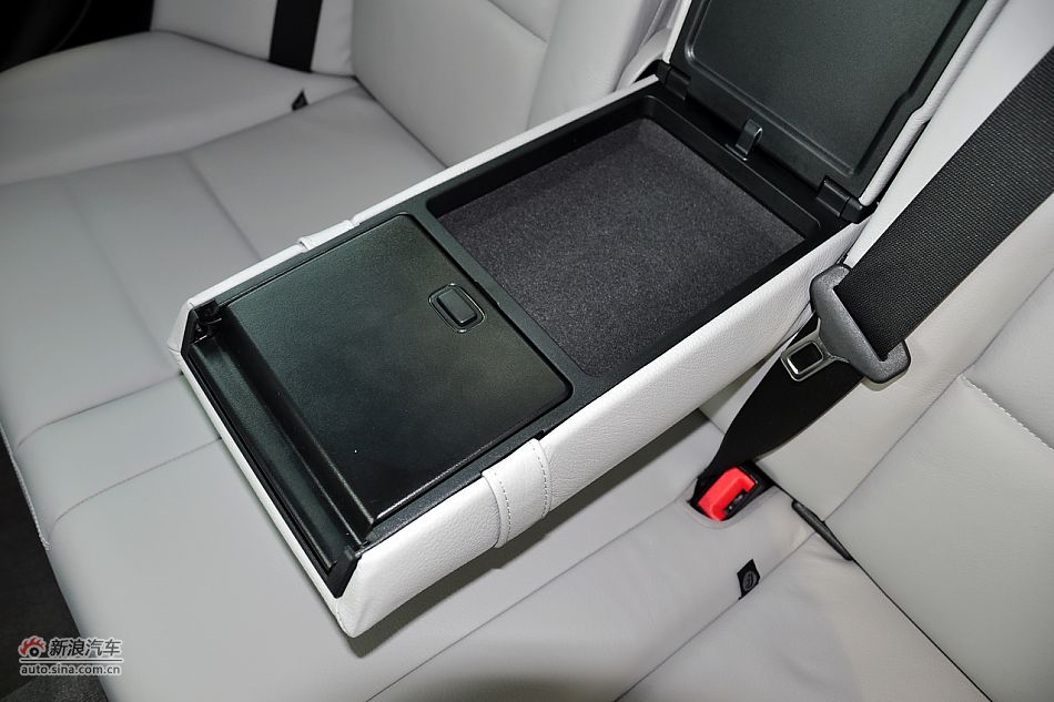 2011款奔驰C级高清到店实拍