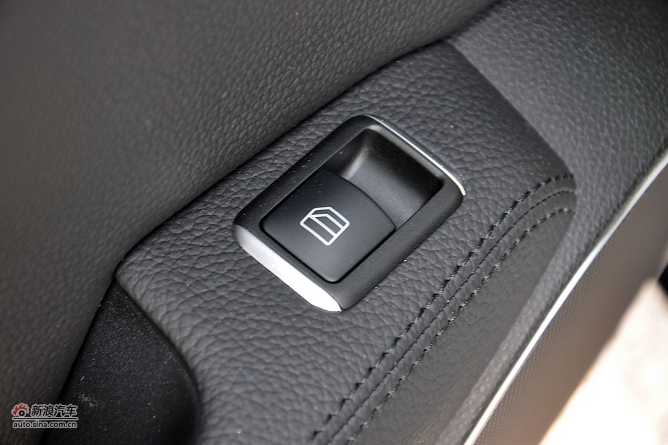 2011款奔驰C级高清到店实拍