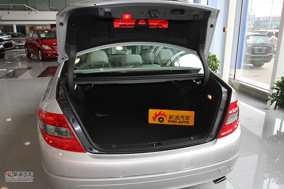 发动机、底盘及后备箱