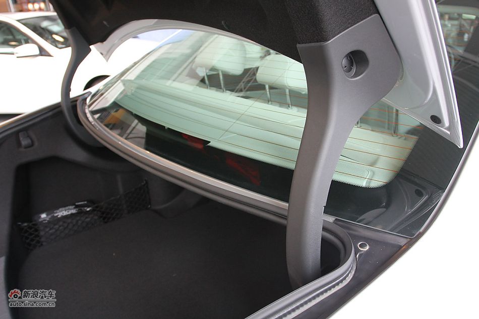 发动机、底盘及后备箱