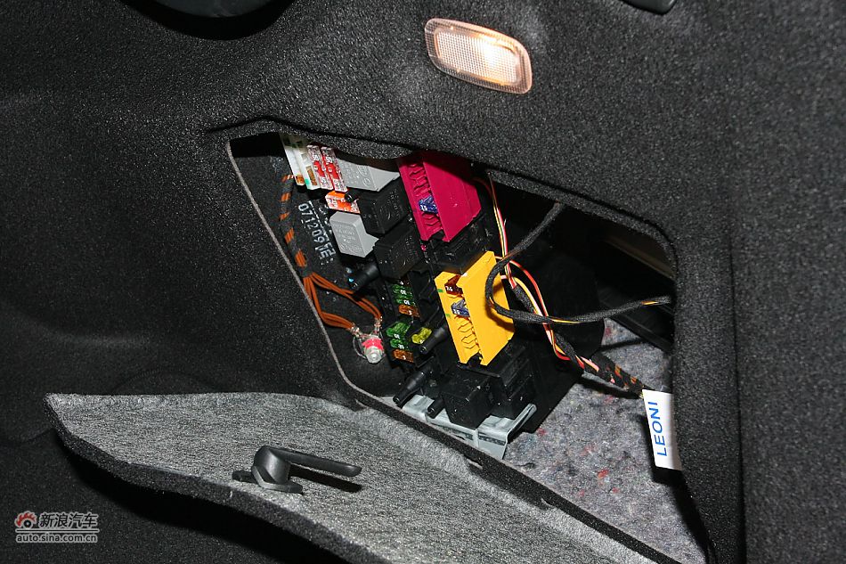 发动机、底盘及后备箱