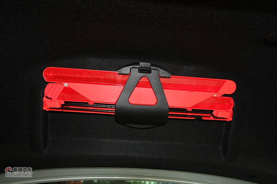 发动机、底盘及后备箱