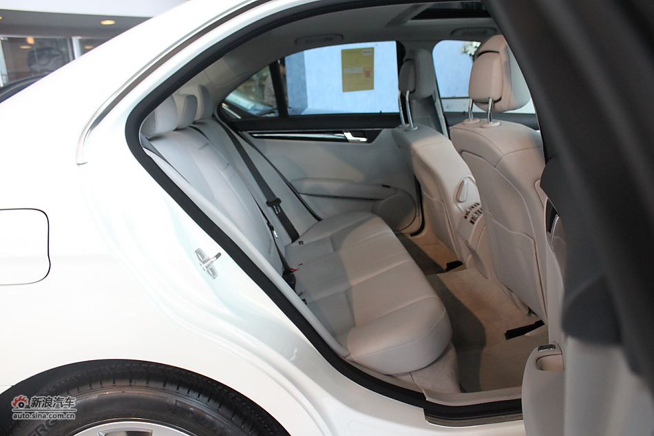 奔驰C180K经典型内饰