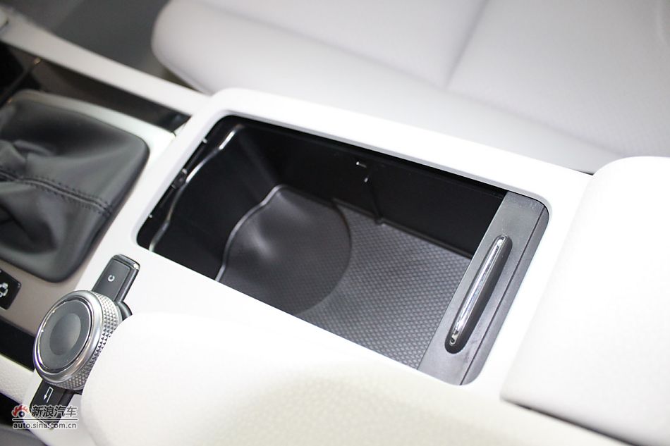 奔驰C180K经典型内饰
