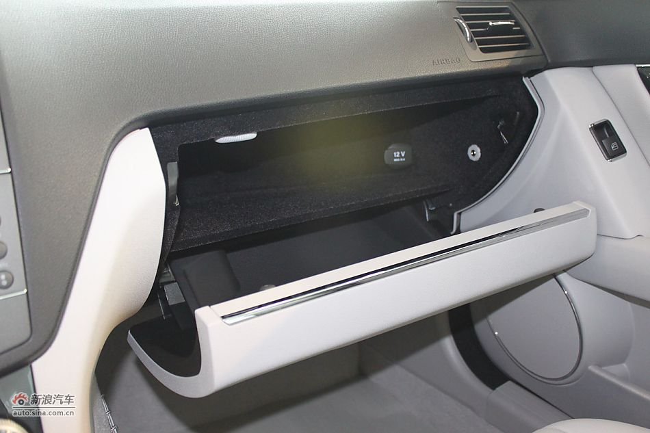 奔驰C180K经典型内饰