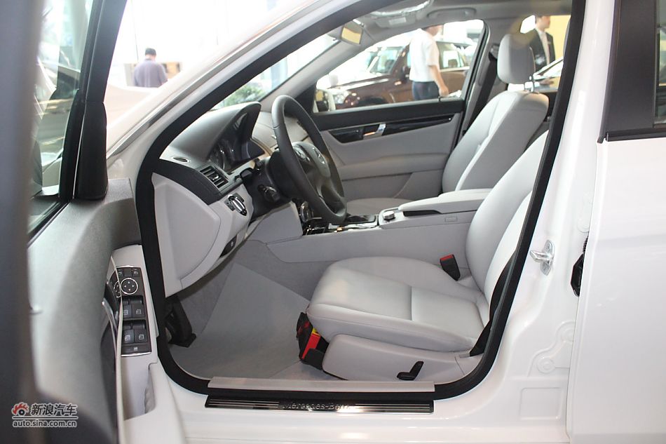 奔驰C180K经典型内饰