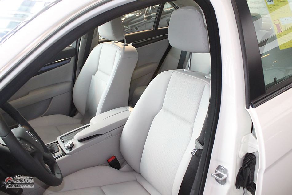 奔驰C180K经典型内饰