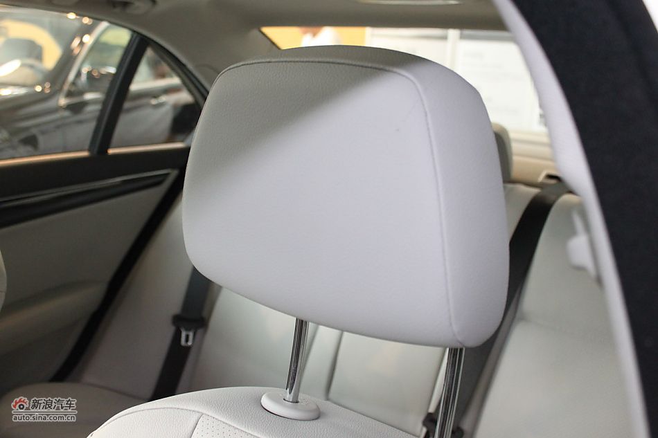 奔驰C180K经典型内饰