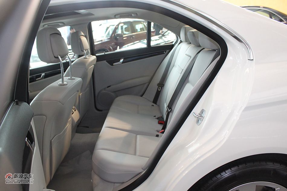 奔驰C180K经典型内饰