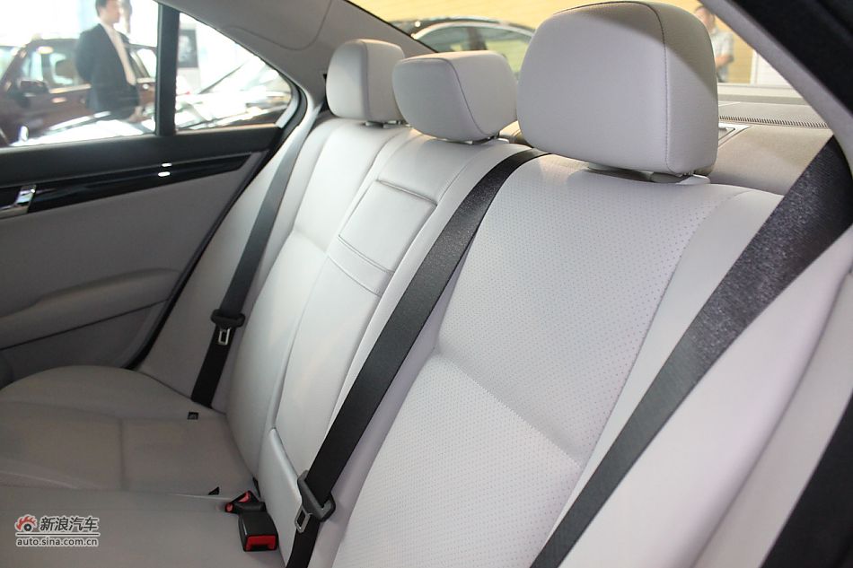 奔驰C180K经典型内饰