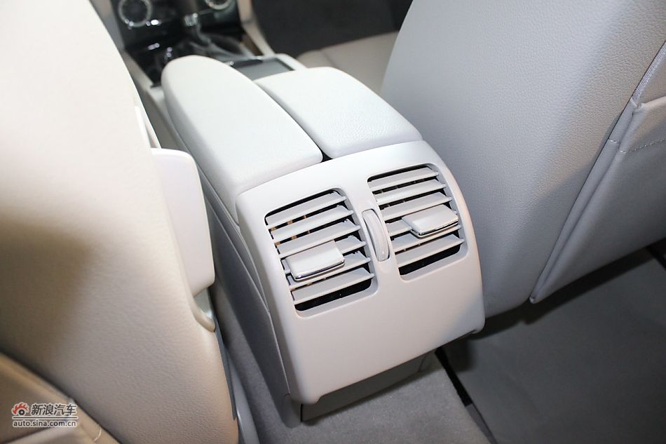 奔驰C180K经典型内饰