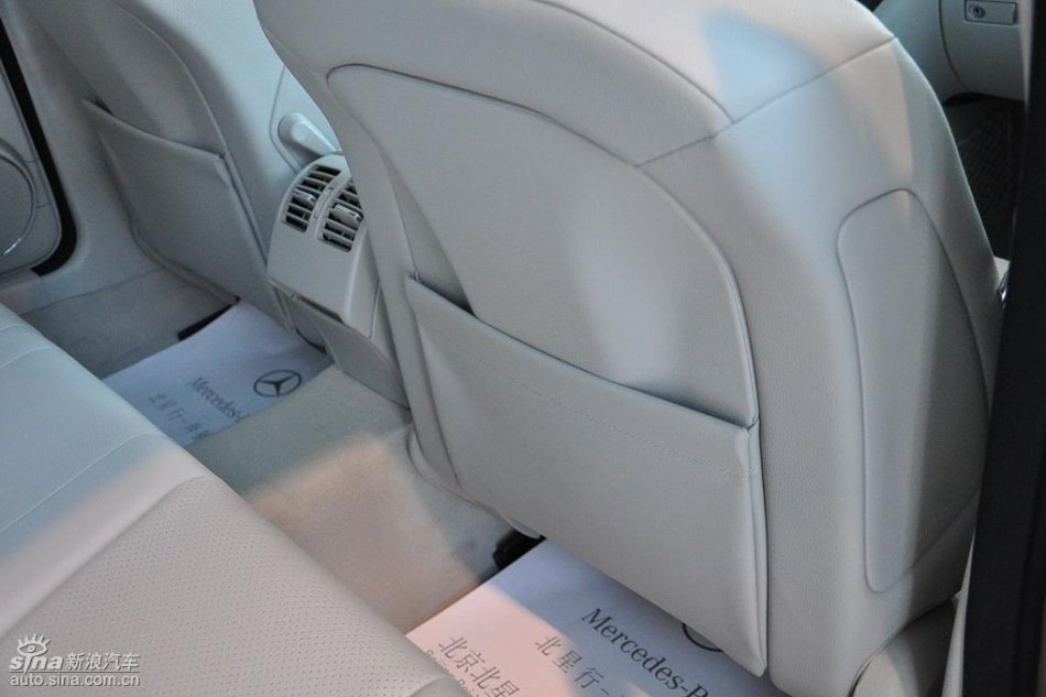 全新奔驰C级店内实拍图