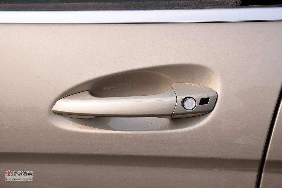 2011款奔驰C级高清到店实拍