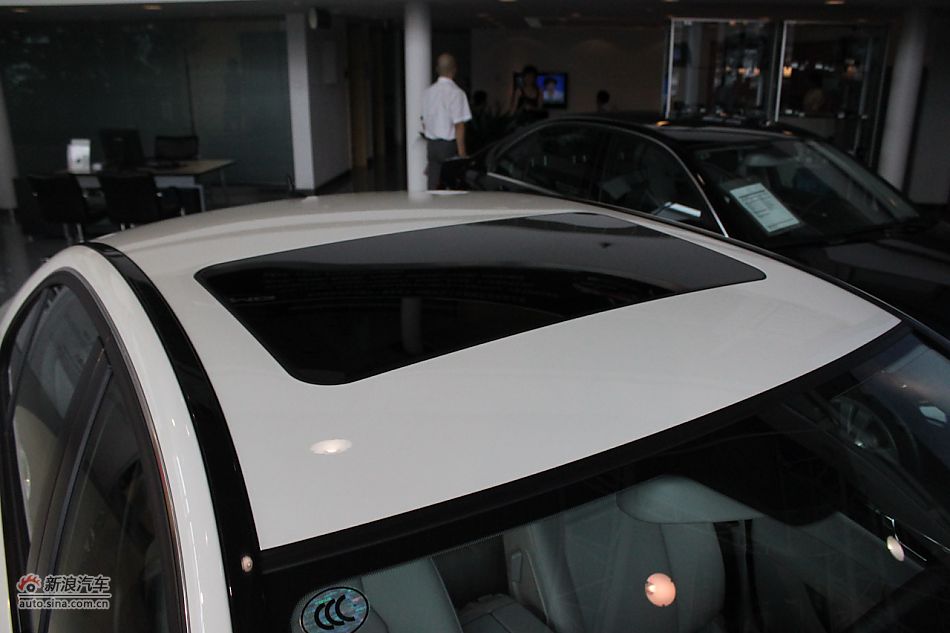 奔驰C180K经典型外观